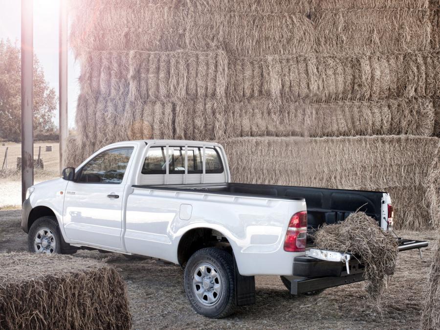  Toyota Hilux Regular Cab 2011 года  (фото 8 из 14)
